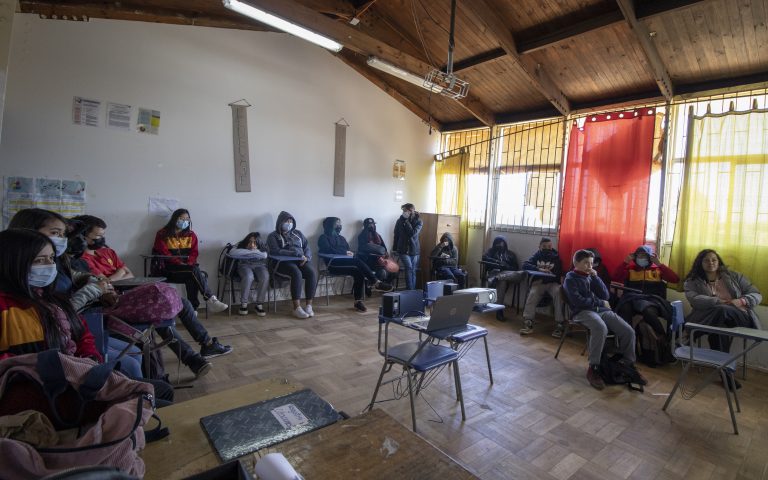 Alumnes de la Escuela Ciudad de Berlín de Placeres en Valparaíso, en la Muestra escolar del 2do Festival de Cine de Mujeres y Diversidades - FESTMYD